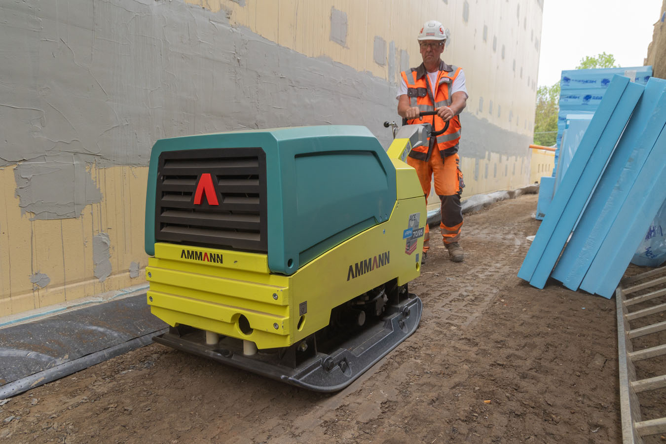 Ammann представила первую электрическую виброплиту eAPH 70/95 — нулевые выбросы, максимум надёжности